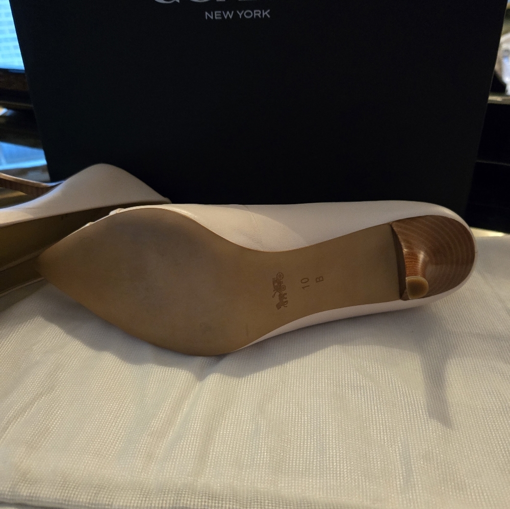 Coach Women's Ivory Pumps - Picture 3 of 9